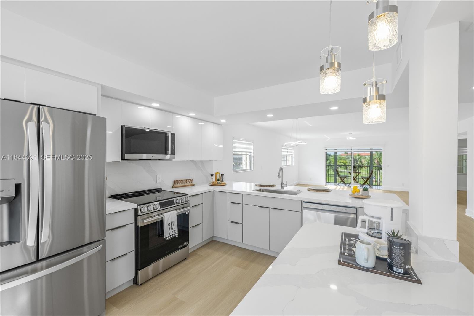 12900 SW 7th Court 301B, Pembroke Pines, FL 33027