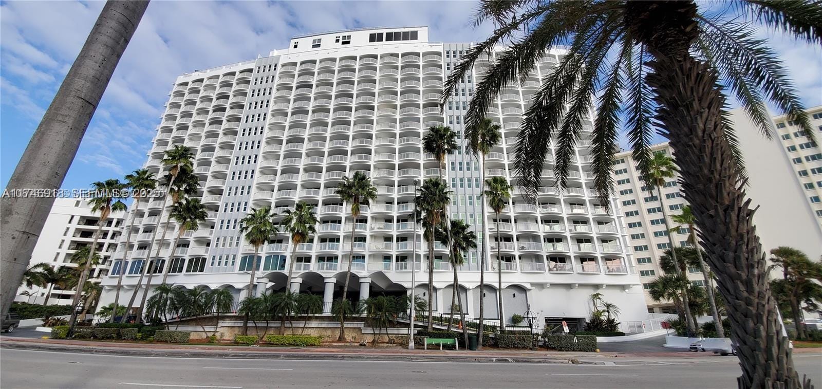 5401 Collins Avenue 628 — photo 2