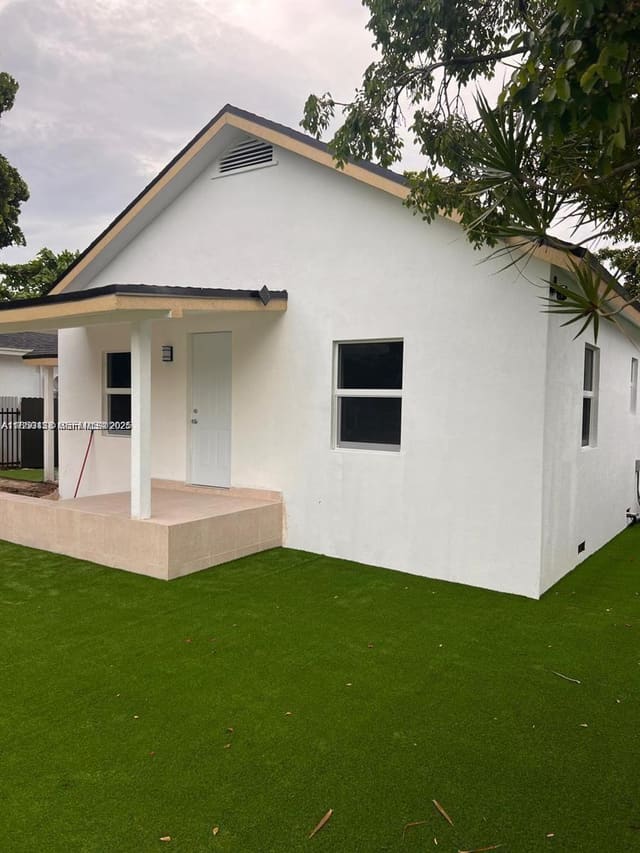 1985 NW 49th Street, sold in 17 Ave Manor, Miami, FL