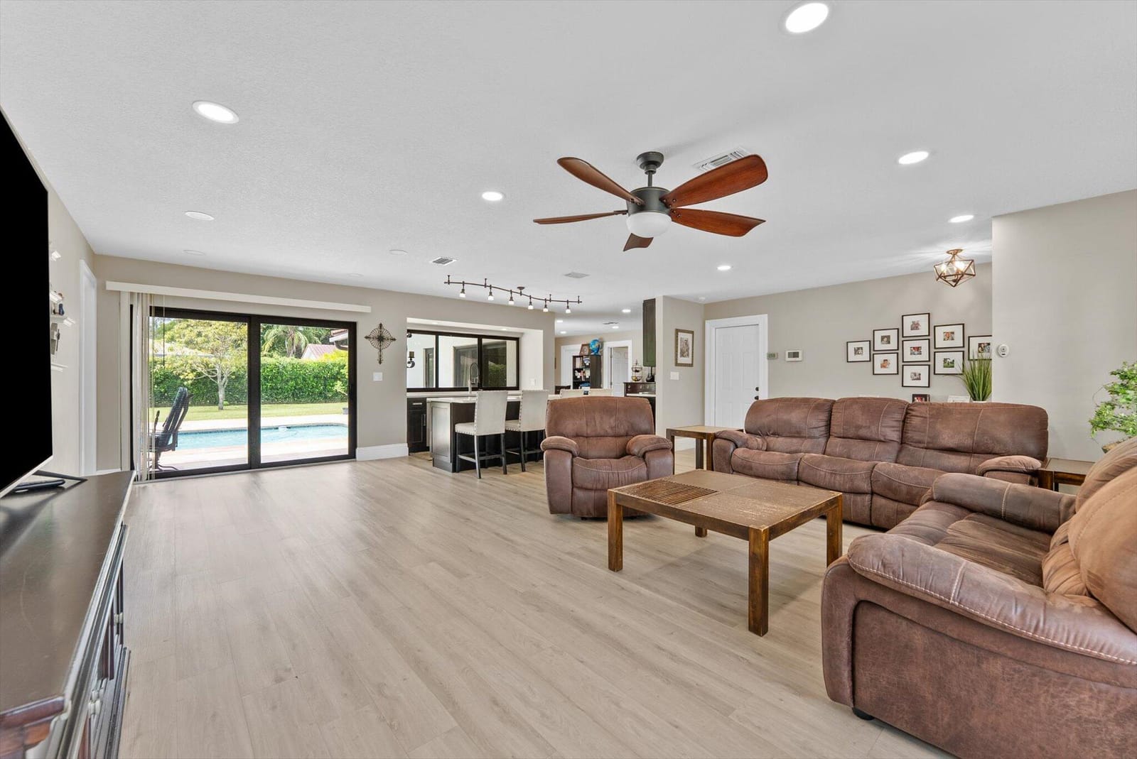 10344 NW 17th Street — photo 12