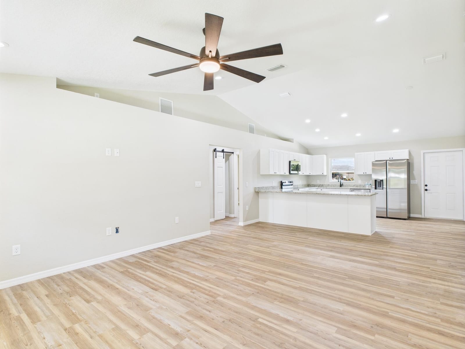 910 NW 5th Street — photo 6