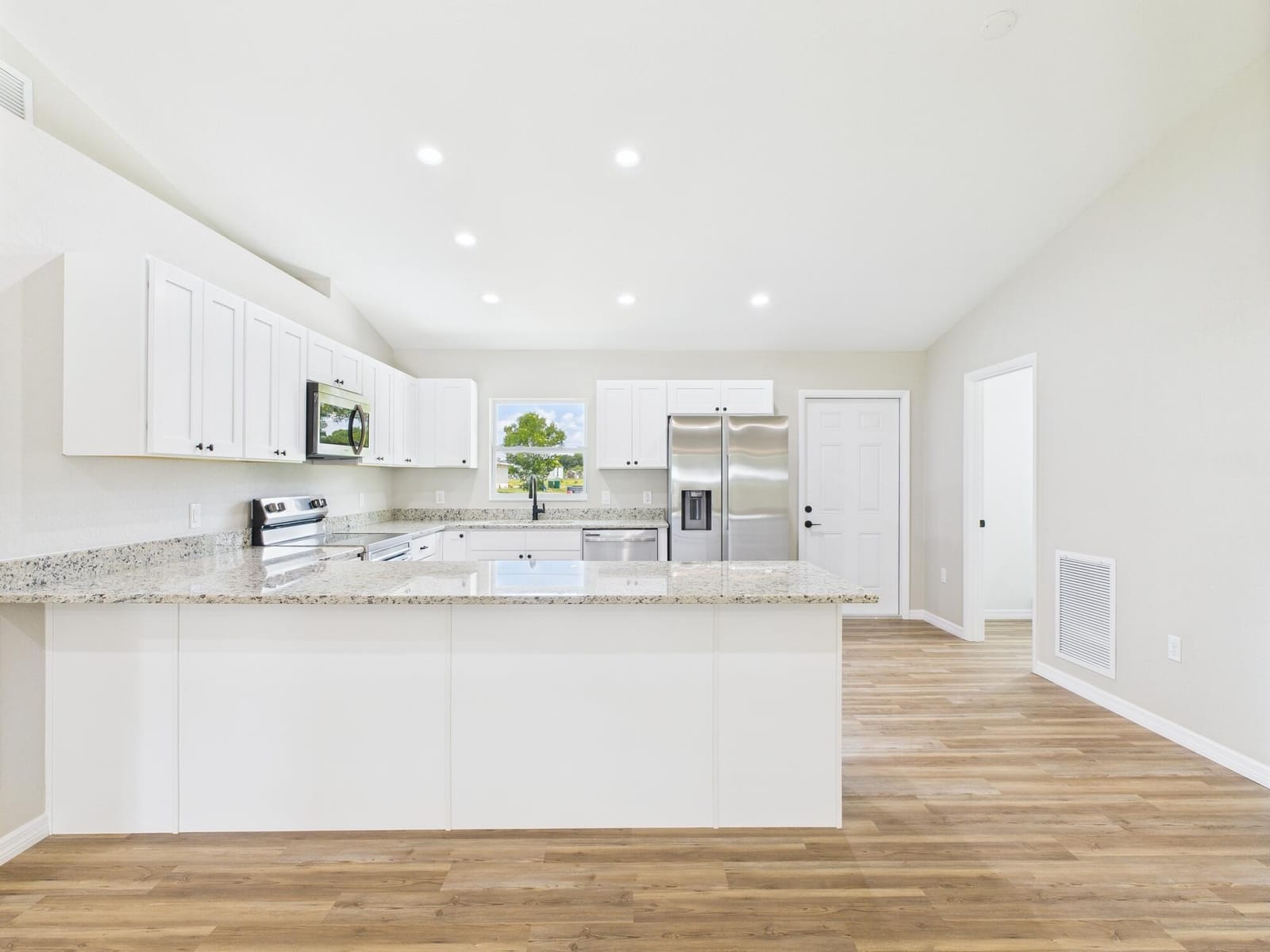 910 NW 5th Street — photo 8