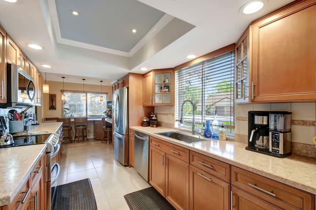 147 Meander Circle, sold in Village Walk, Royal Palm Beach, FL
