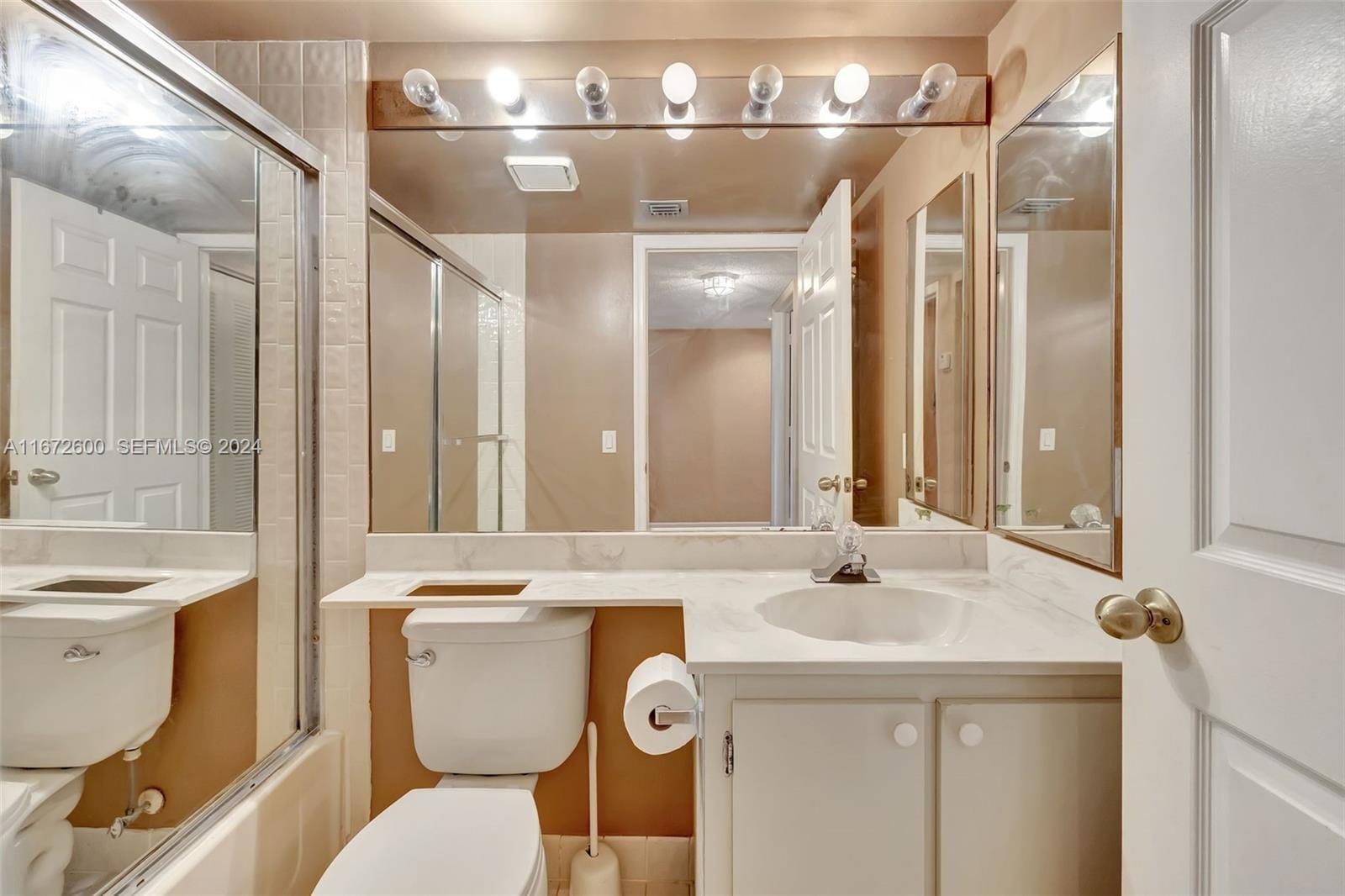 10568 E Clairmont Circle 303, Tamarac, FL 33321 photo 16