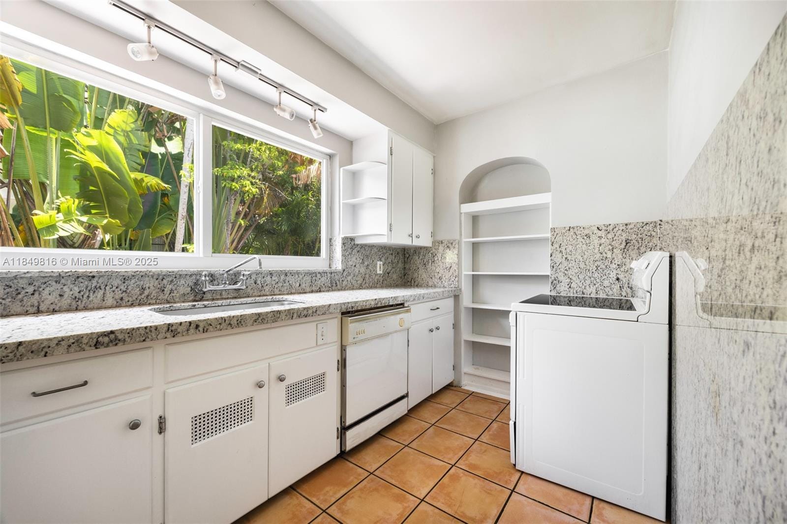 451 SW 25th Road, Miami, FL 33129 photo 17