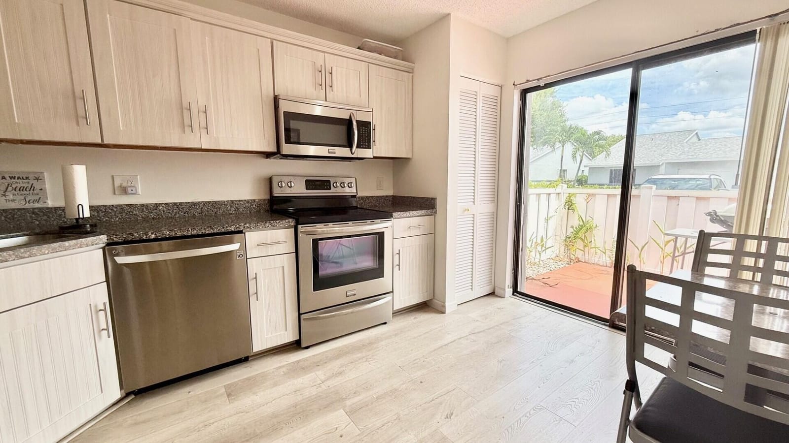 2641 W Gately Drive 2302, West Palm Beach, FL 33415 photo 9