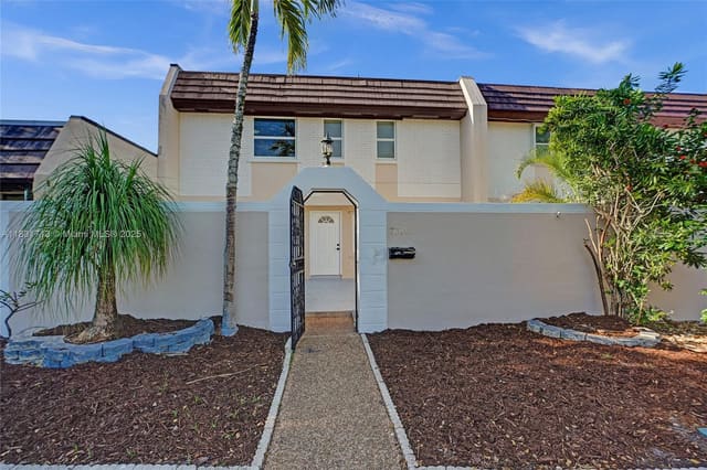 7310 S Miami Lakeway S, sold in Miami Lakes Golf Course, Miami Lakes, FL
