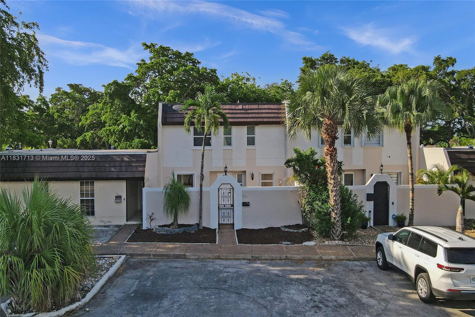 7310 S Miami Lakeway S, Miami Lakes, FL 33014 photo 3
