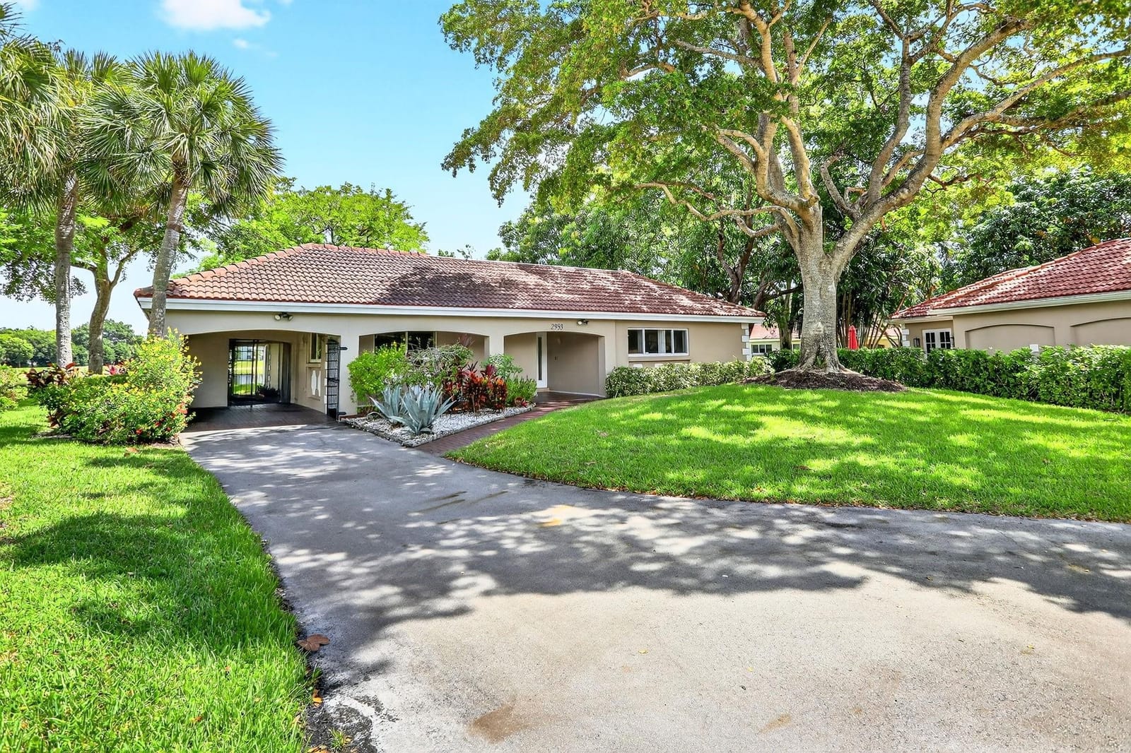 2953 N Palm Aire Drive — photo 2