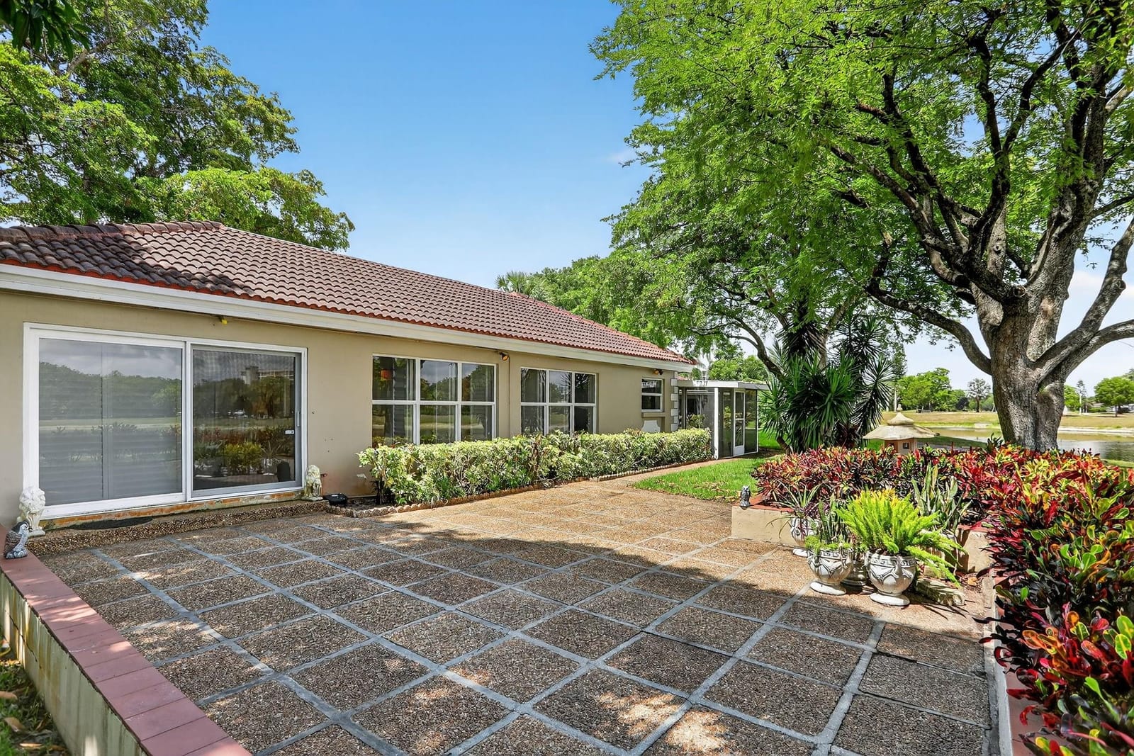 2953 N Palm Aire Drive — photo 4