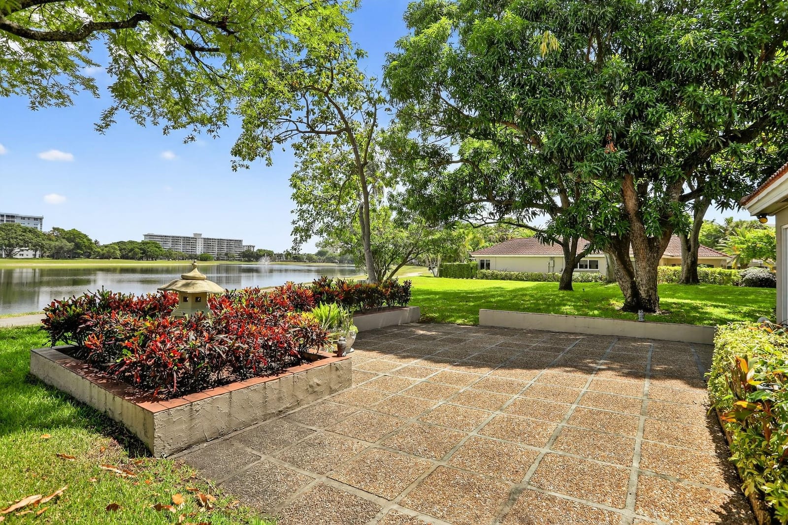 2953 N Palm Aire Drive — photo 8