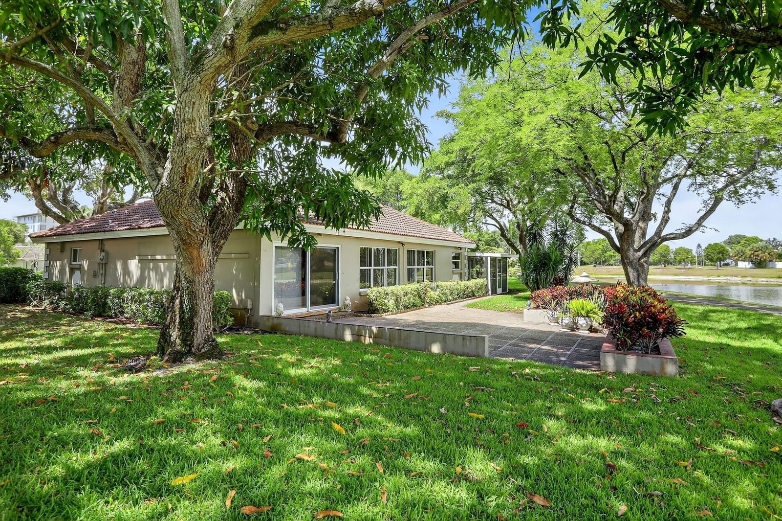 2953 N Palm Aire Drive — photo 10
