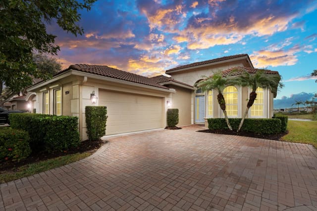 9204 Short Chip Circle, Port St. Lucie, FL 34986