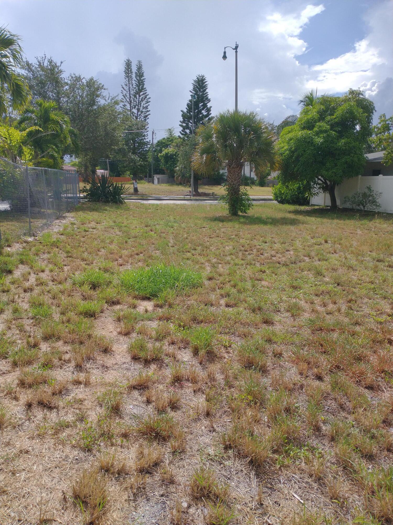 2907 Broadway Avenue, West Palm Beach, FL 33407