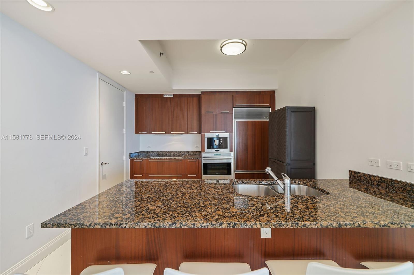 16001 Collins Avenue 507 — photo 6