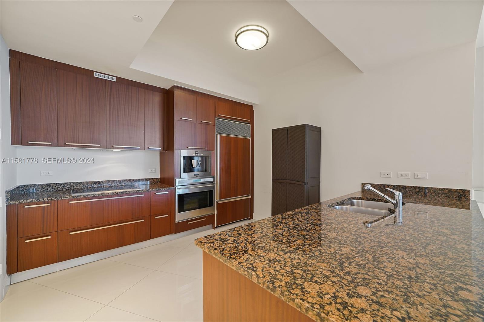 16001 Collins Avenue 507 — photo 7