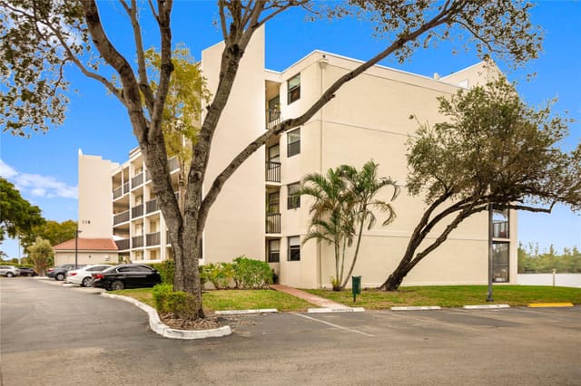 118 Lake Emerald Drive 110, Oakland Park, FL 33319