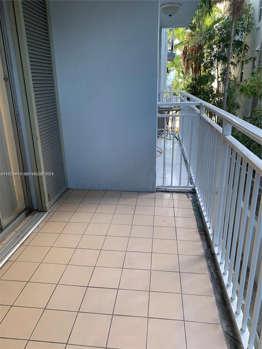 947 Lenox Avenue 204 — photo 3