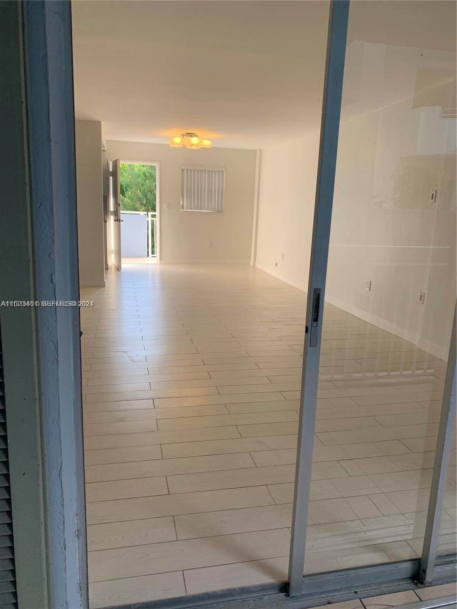 947 Lenox Avenue 204 — photo 4