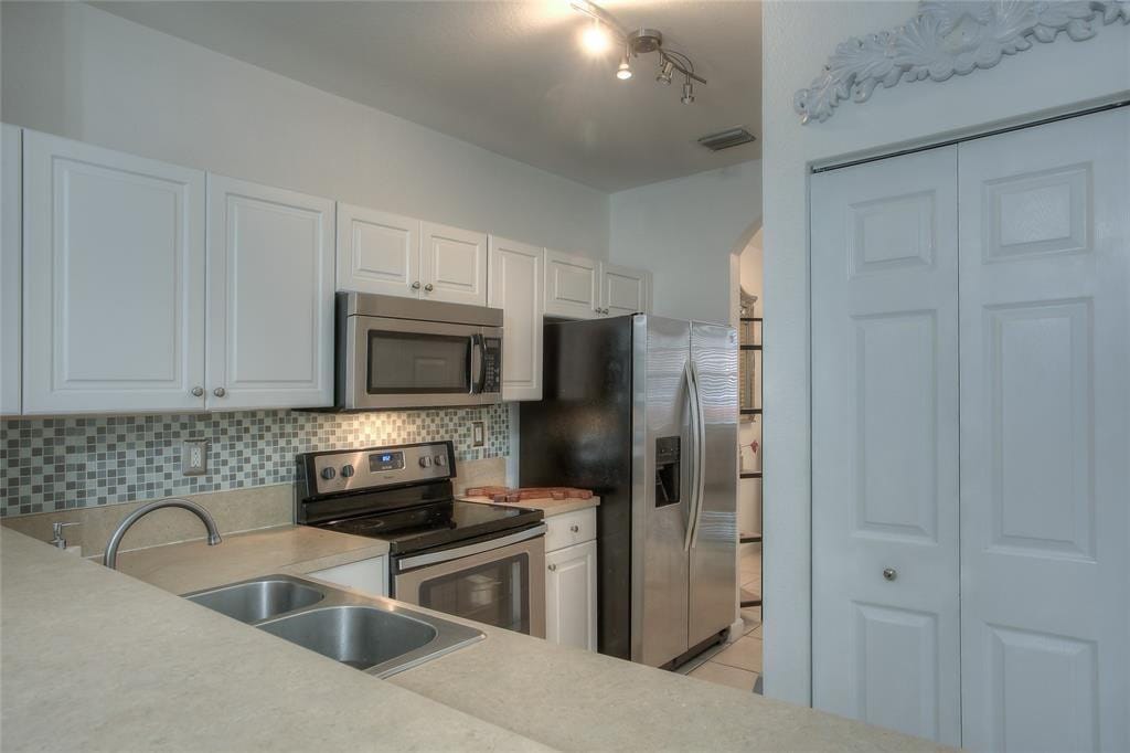 3360 NE 14th Drive 106-30 — photo 5