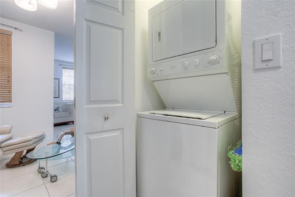 3360 NE 14th Drive 106-30 — photo 6