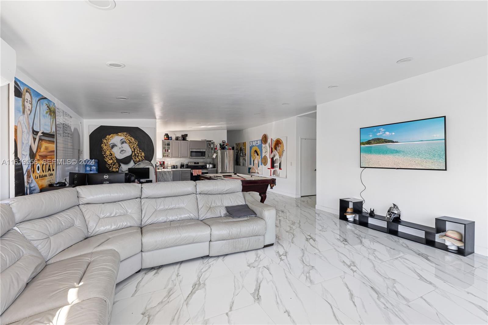 8221 Crespi Boulevard — photo 4