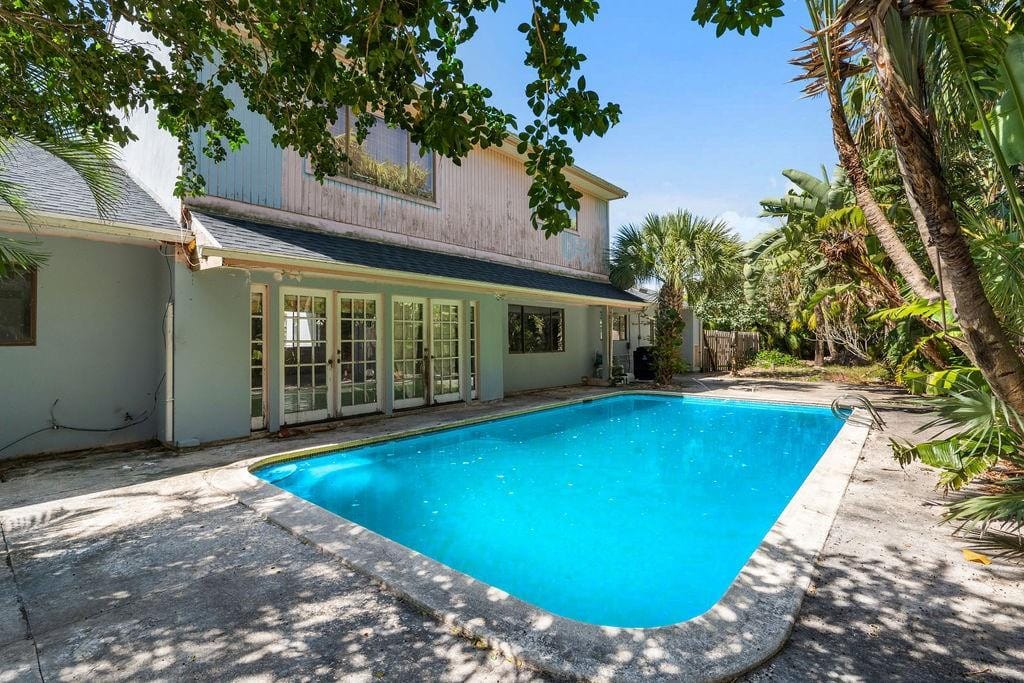 232 River Walk Drive — photo 3