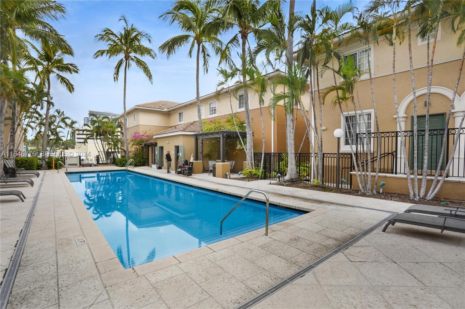 2941 NE 185th Street 1305, Miami, FL 33180 photo 18