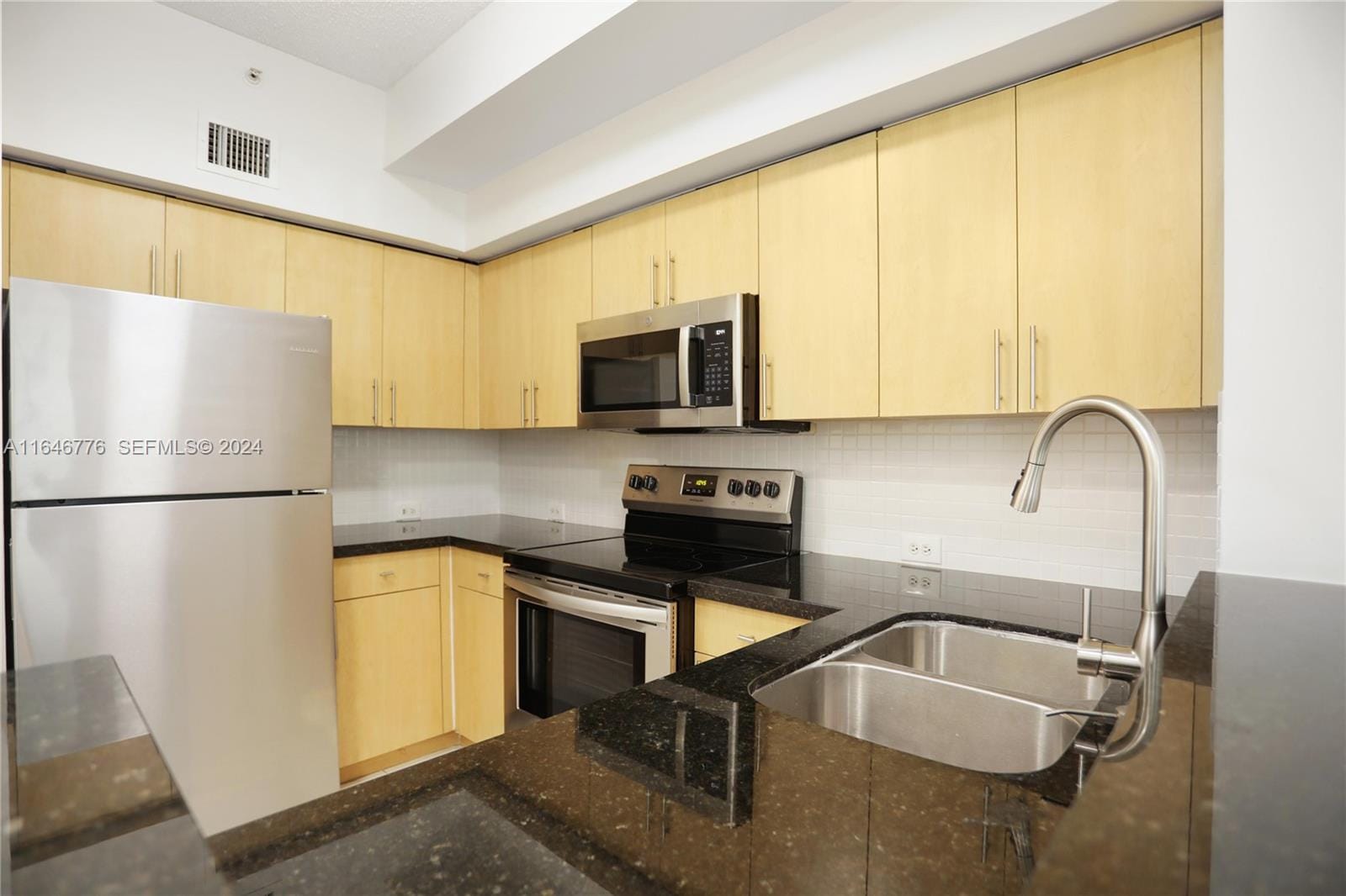 2941 NE 185th Street 1305, Miami, FL 33180 photo 4