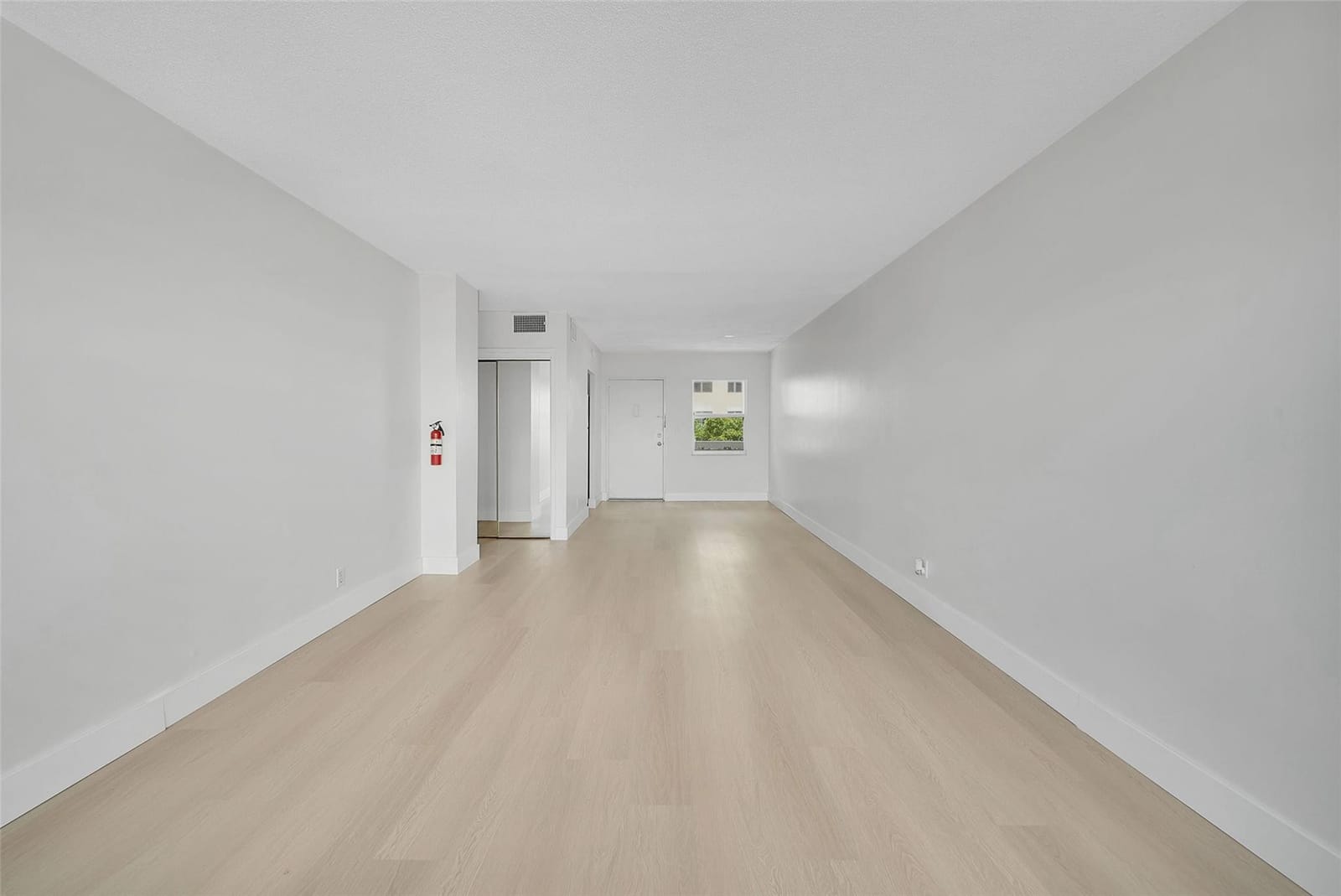 2555 NE 11th Street 806 — photo 6