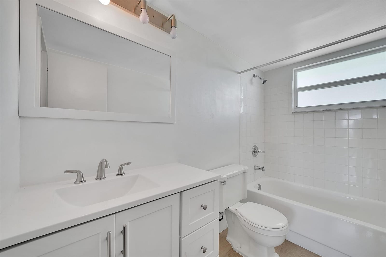 2555 NE 11th Street 806 — photo 8
