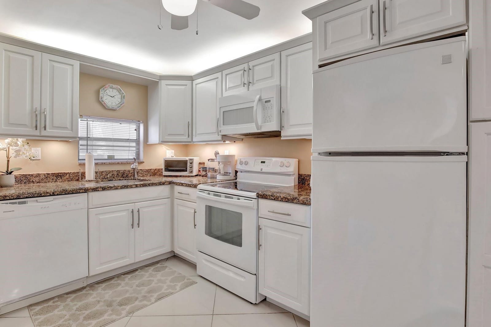 8930 S Hollybrook Boulevard 201 — photo 2