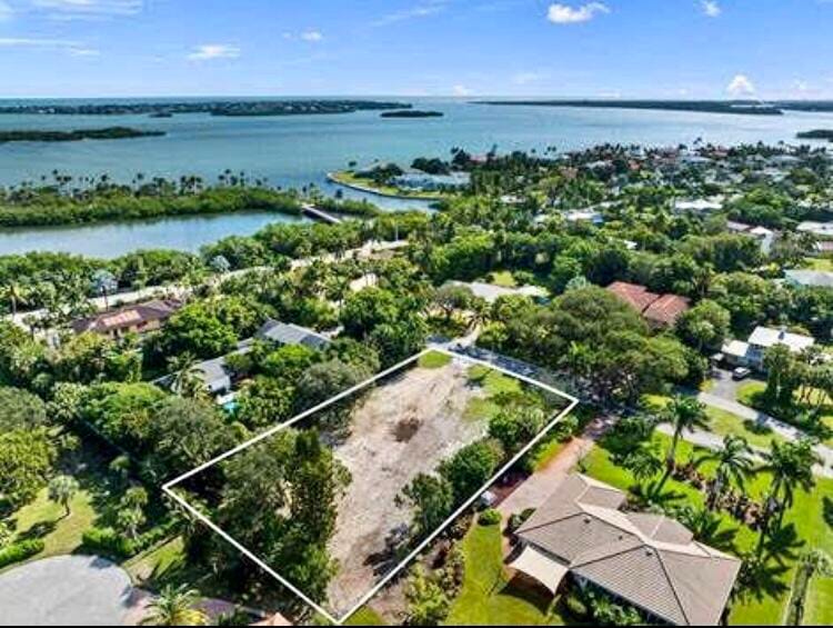 6 Mandalay Road, Sewalls Point, FL 34996