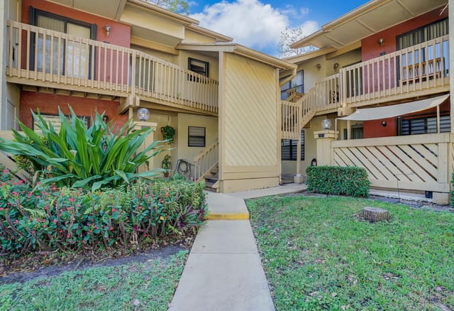 13035 Albright Court 5, sold in Sheffield Woods, Wellington, FL