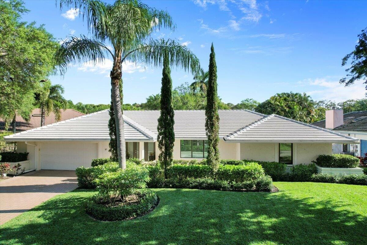 17 Glengary Road, Palm Beach Gardens, FL 33418