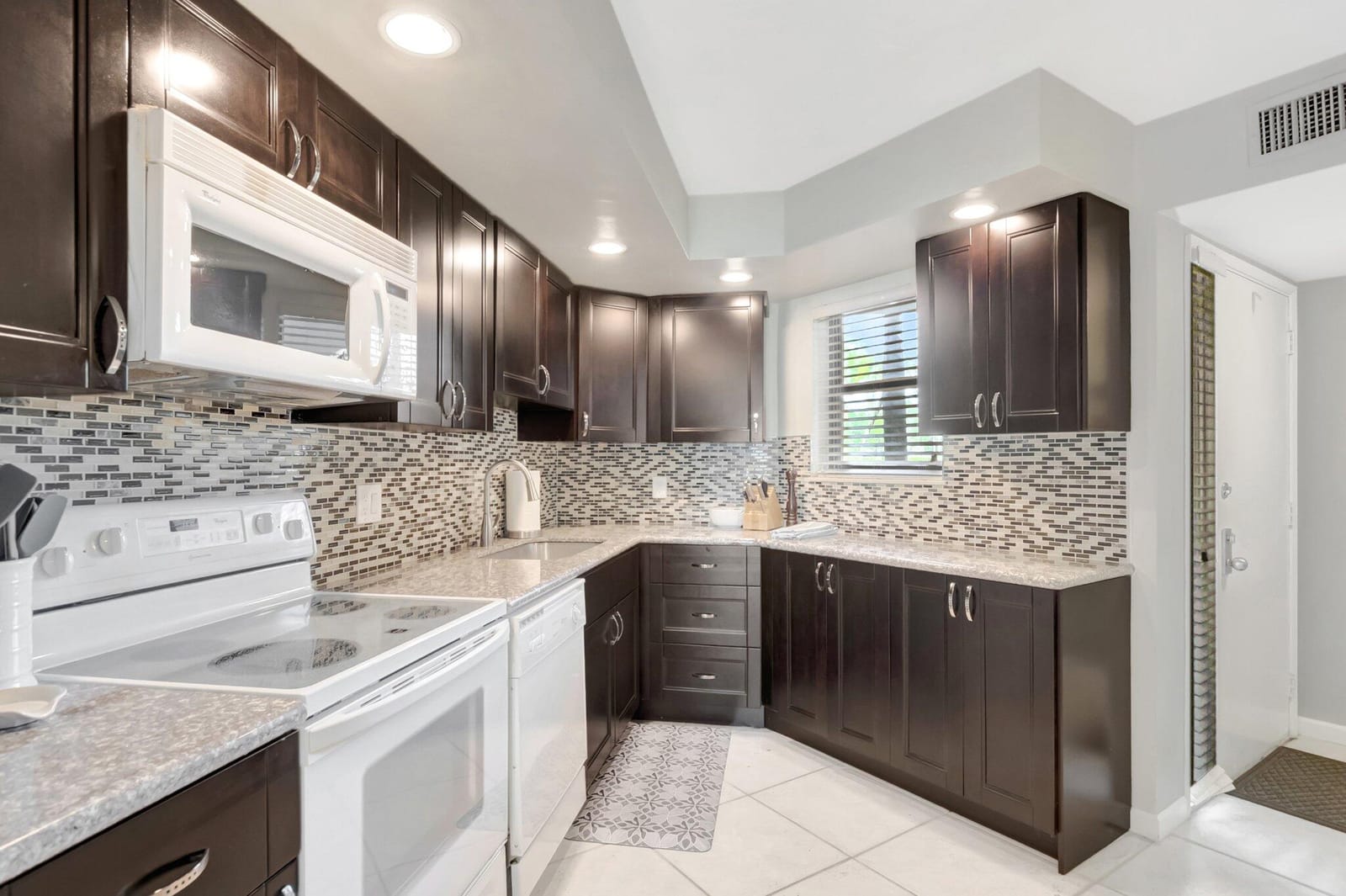 5801 Camino Del Sol 102, Boca Raton, FL 33433 photo 13