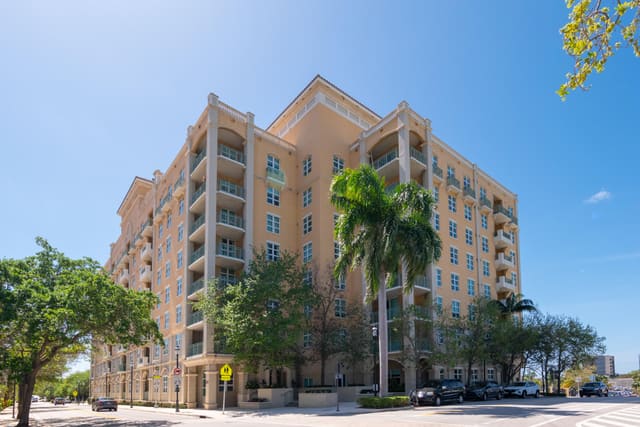 403 S Sapodilla Avenue 811, sold in Metropolitan Condo, West Palm Beach, FL