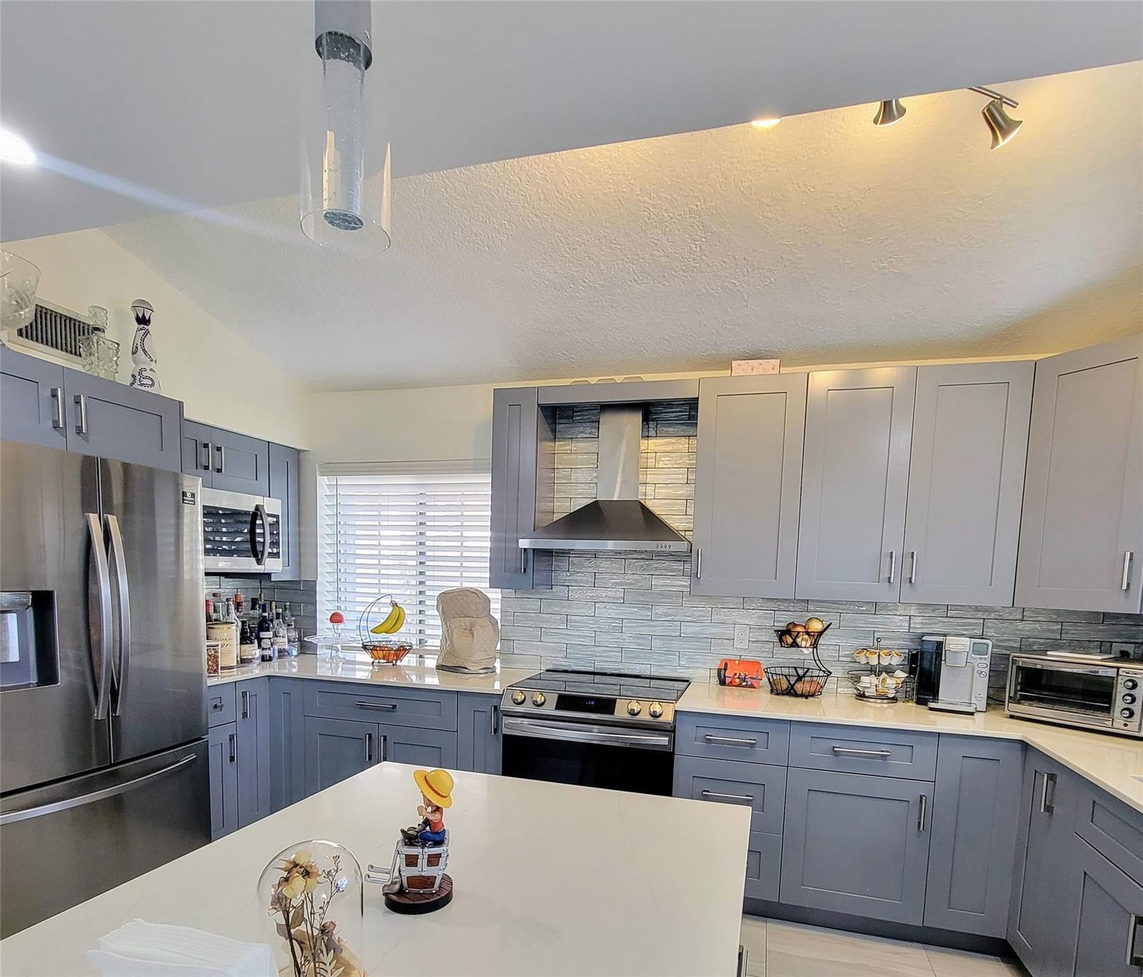 614 Trafalgar Court — photo 4