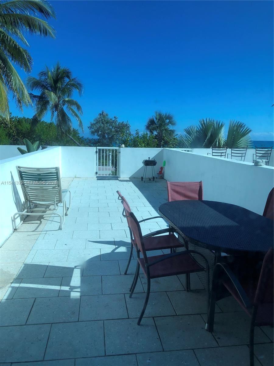 5445 Collins Avenue TH-7 — photo 5