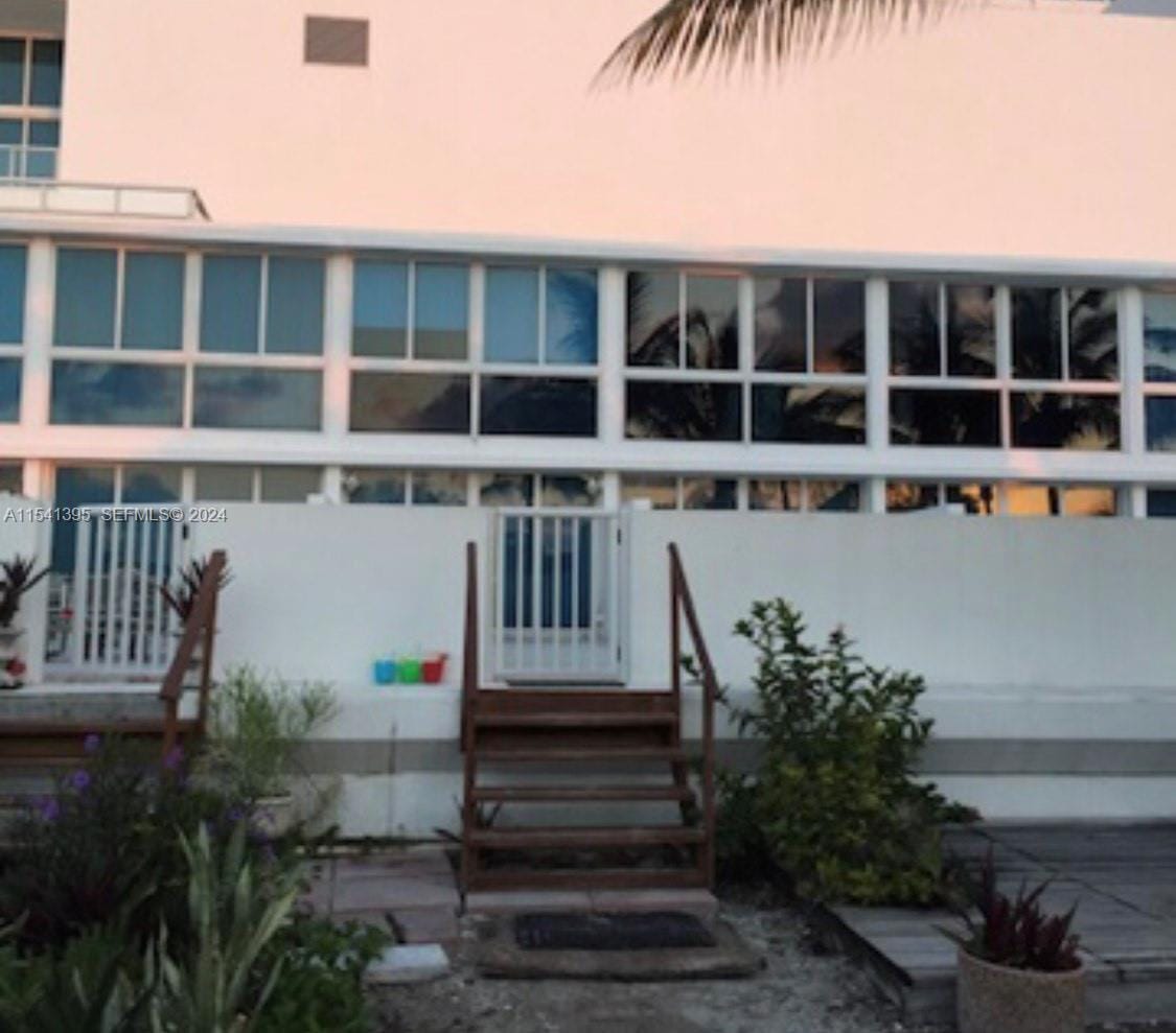 5445 Collins Avenue TH-7 — photo 10