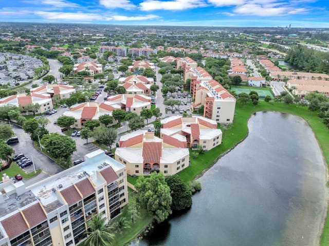 10257 NW 9th Street Circle 214-10, Miami, FL 33172
