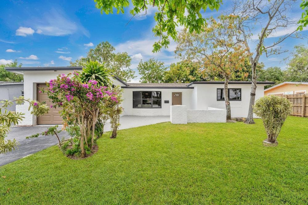 4450 NW 25th Street, Lauderhill, FL 33313