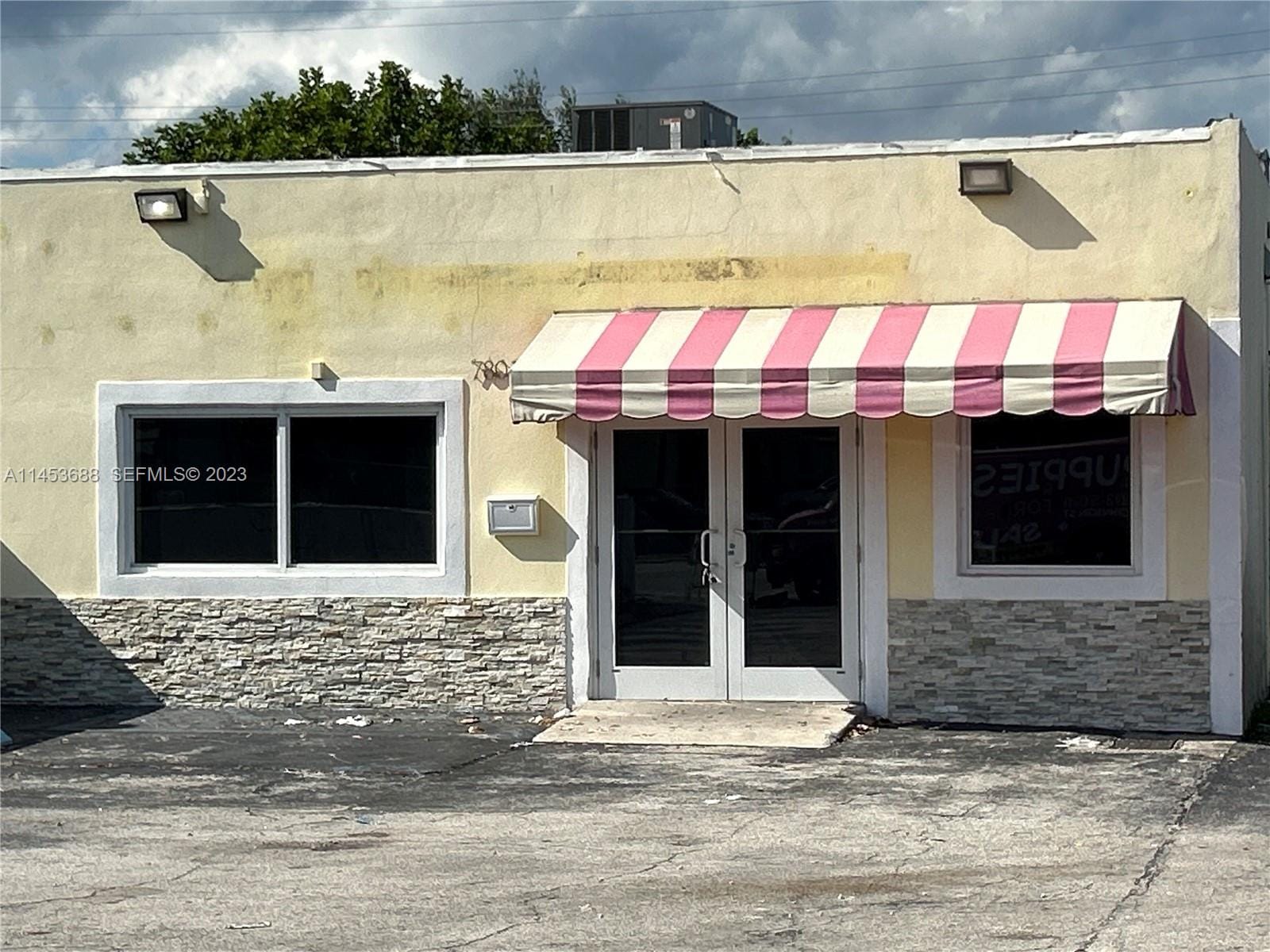 7801 Johnson Street — photo 3