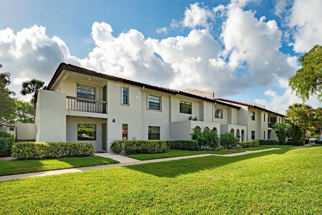 9232 Pecky Cypress Lane 2-E, Boca Raton, FL 33428
