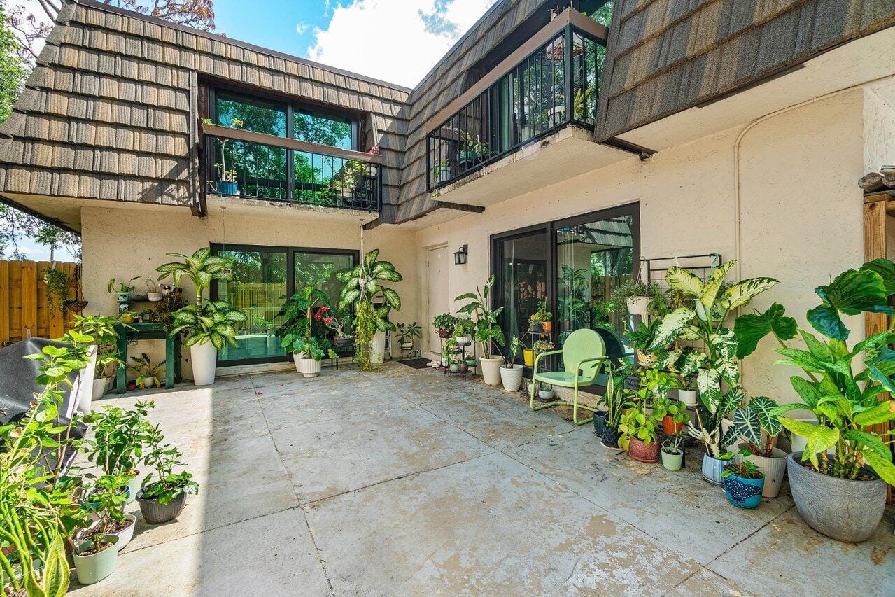 4059 Palm Bay Circle C, West Palm Beach, FL 33406
