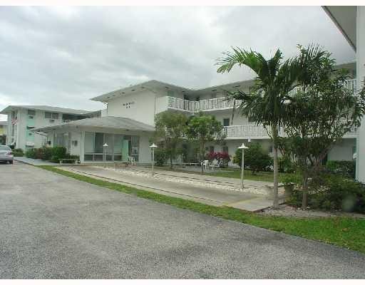 1150 E Sample Road 102, Pompano Beach, FL 33064