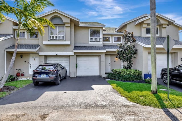 2190 Discovery Circle W, sold in Coral Point North, Deerfield Beach, FL