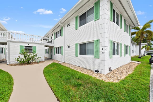 1821 NE 62nd Street 309, sold in Georgian Court Apts Co-Op, Fort Lauderdale, FL