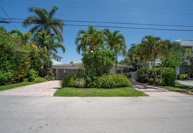 2559 SE 14th Street, sold in Pompano Isles 27-15 B, Pompano Beach, FL