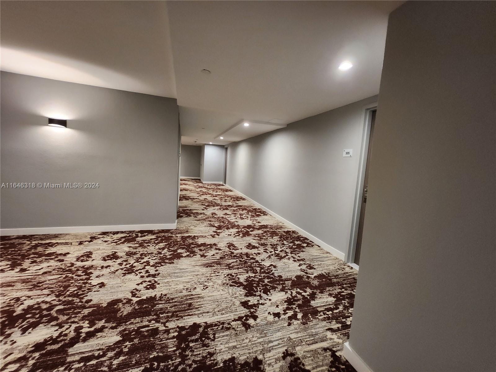 2555 Collins Avenue 306 — photo 2